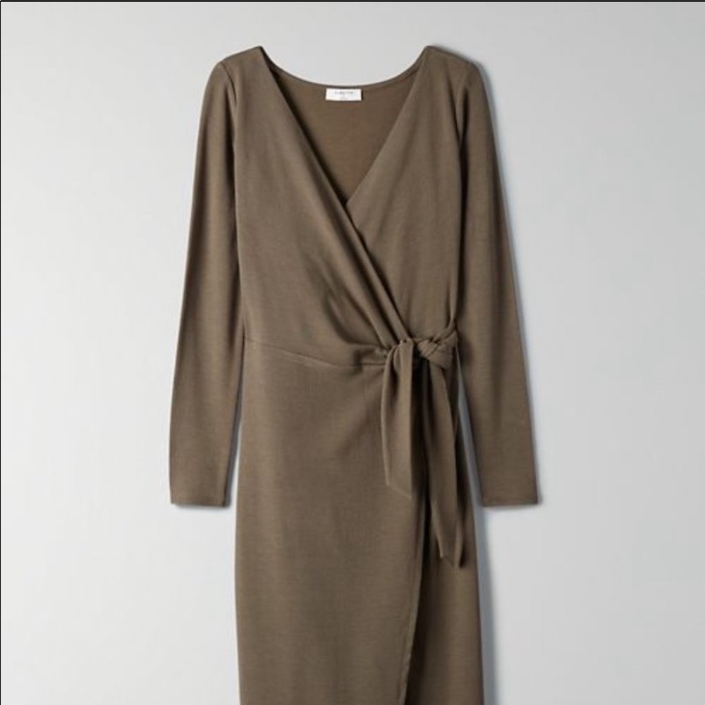 Brand new Artizia Gaudi Wrap Dress Size Small